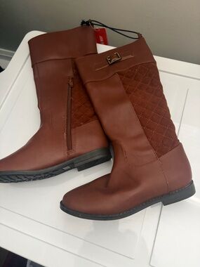 Girls Brown 
Knee-High Boots